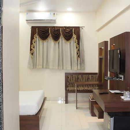 Embassy Hotel Σουράτ Εξωτερικό φωτογραφία