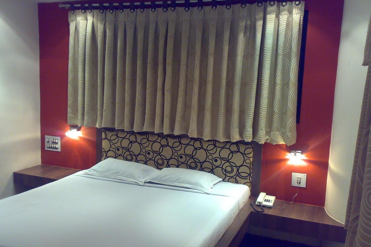 Embassy Hotel Σουράτ Εξωτερικό φωτογραφία
