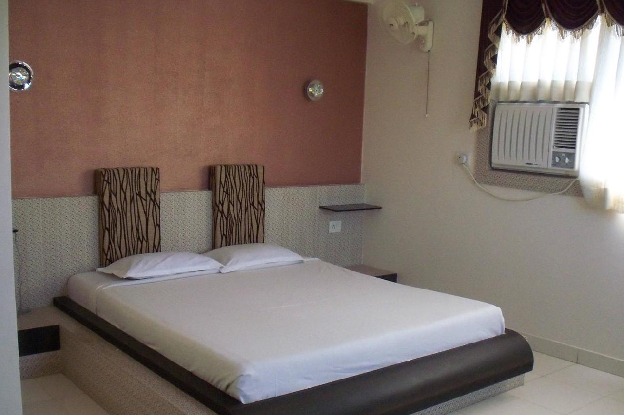 Embassy Hotel Σουράτ Εξωτερικό φωτογραφία